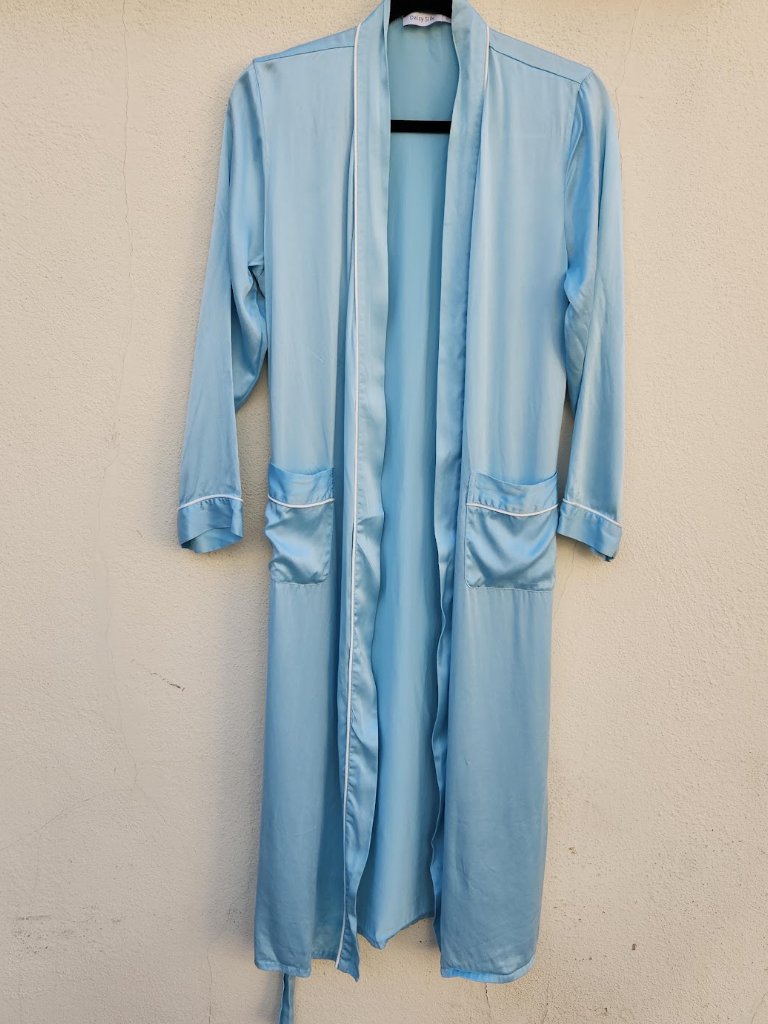 Daisysilk 100% 19mm Mulberry Silk Light Blue Robe $285 Msrp — image 6 of 8